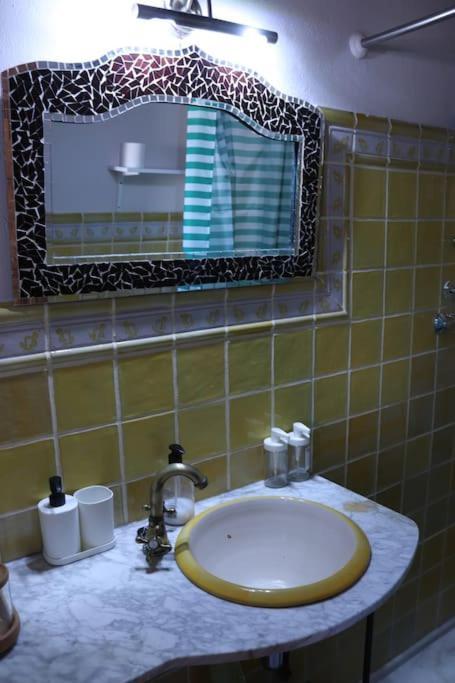 Private Apartment - The Lover'S Nest - Apt Privado Grenade Extérieur photo